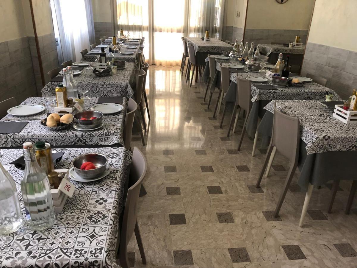 רימיני Hotel Grappoli מראה חיצוני תמונה